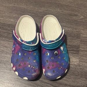 CROCS Multicolor Galaxy Sandals